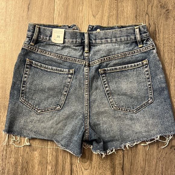 Ultra High Rise Vintage Jean shorts - Picture 3 of 4